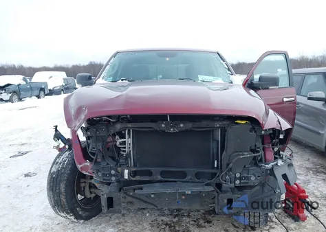 2018 Ram 1500 Big Horn 4X4 6'4 Box z USA, uszkodzony, nr VIN 1C6RR7GG0JS229011